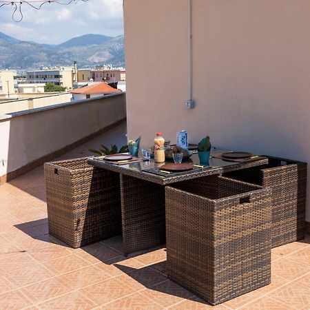 Incantevole Attico 1Minuto Dal Mare Wifi Netflix Terracina Luaran gambar