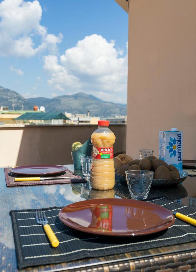 Incantevole Attico 1Minuto Dal Mare Wifi Netflix Terracina Luaran gambar
