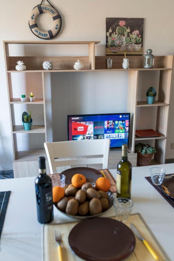 Incantevole Attico 1Minuto Dal Mare Wifi Netflix Terracina Luaran gambar
