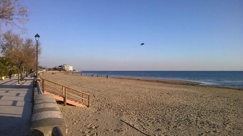 Incantevole Attico 1Minuto Dal Mare Wifi Netflix Terracina Luaran gambar